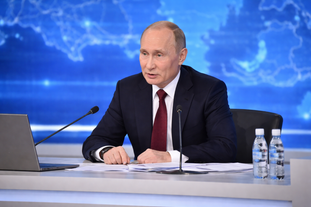 Владимир Путин во время прямой трансляции19 декабря 2025 года отвечает на вопросы журналистов