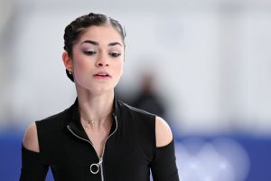 Аделия на выступлении по фигурному катанию.