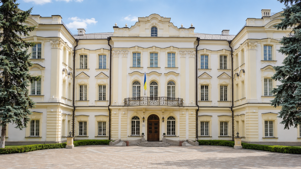 Фасад здания Верховного суда Украины, вид спереди.